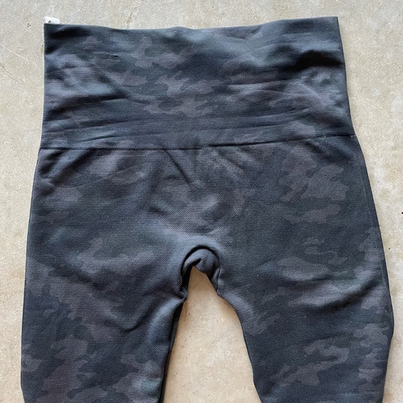 Spanx Look at Me Now Seamless Leggings medium - Picture 4 of 5